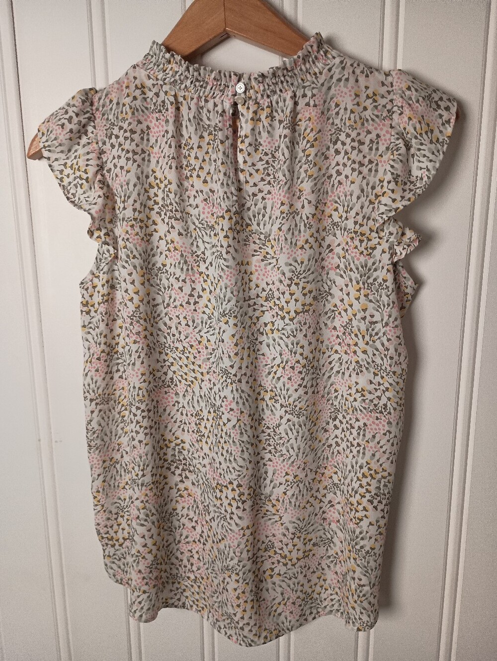 Loft- Cream Floral Ruffle Sleeveless Top- Size S - Picture 5 of 7